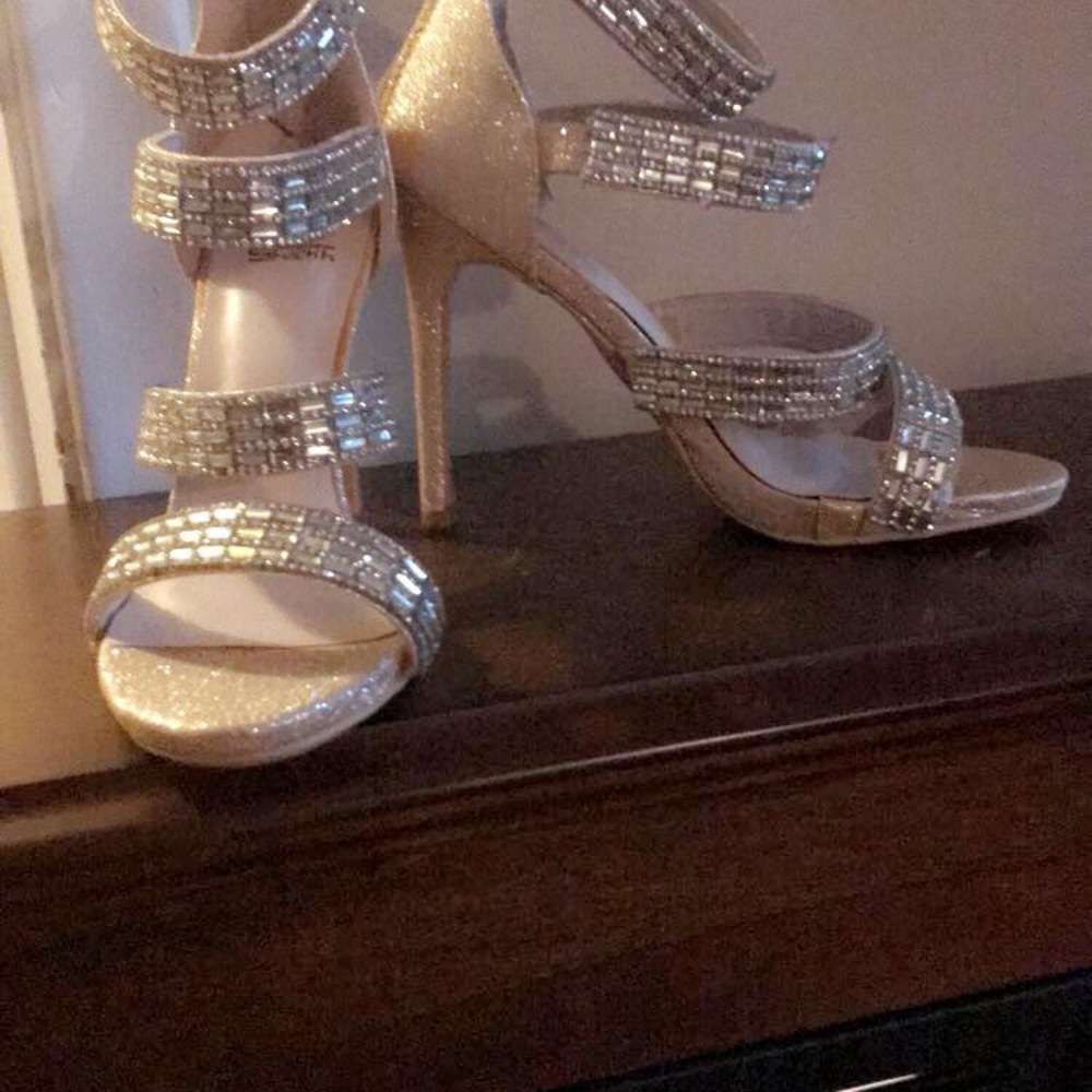 Heels - Picture 2 of 3
